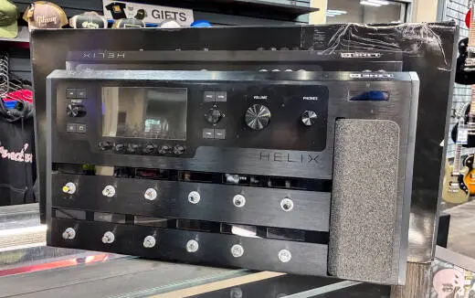 Store Special Product - Line 6 - Helix Amp and FX Pedal Board